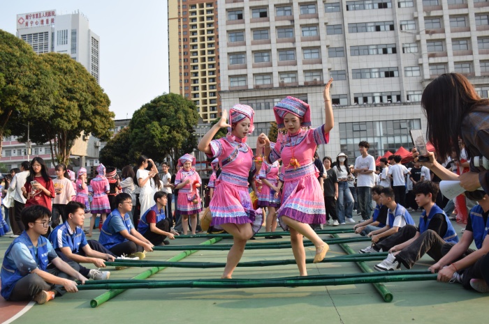 10竹竿舞_副本.jpg